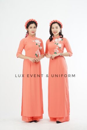 Cho thuê áo dài truyền thống cam